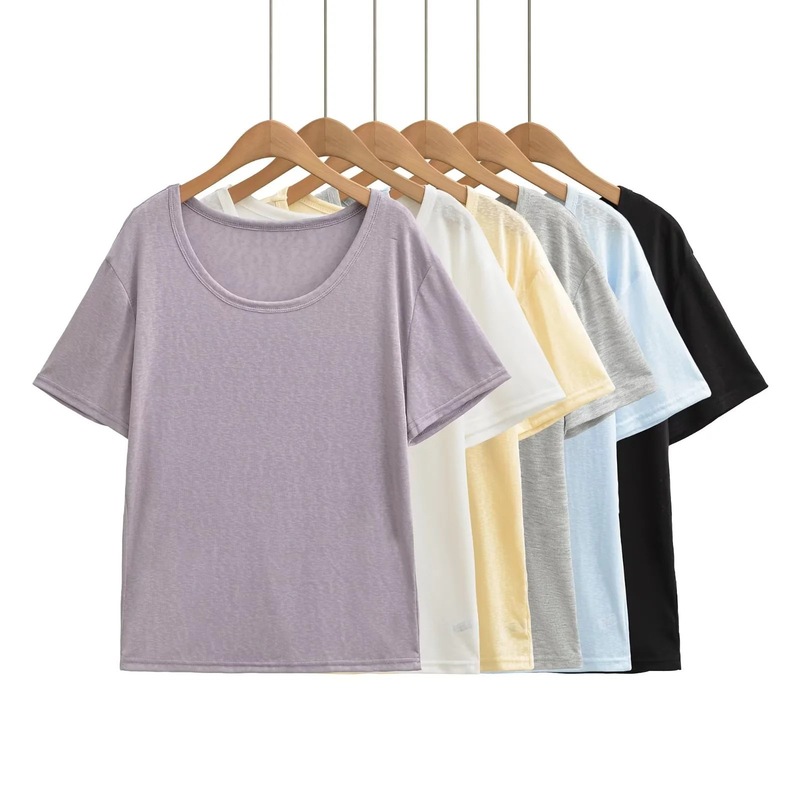 Yoga Fitness Club - A loose-fitting, slimming yoga toptWomen's running